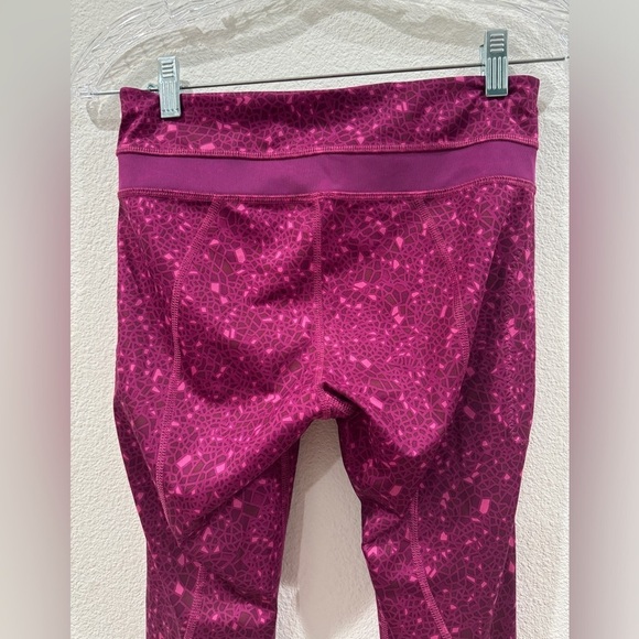 Lululemon Athletica Inspire Tight II Geo Regal Plum Ankle Cropped Leggings 4 - Picture 11 of 16